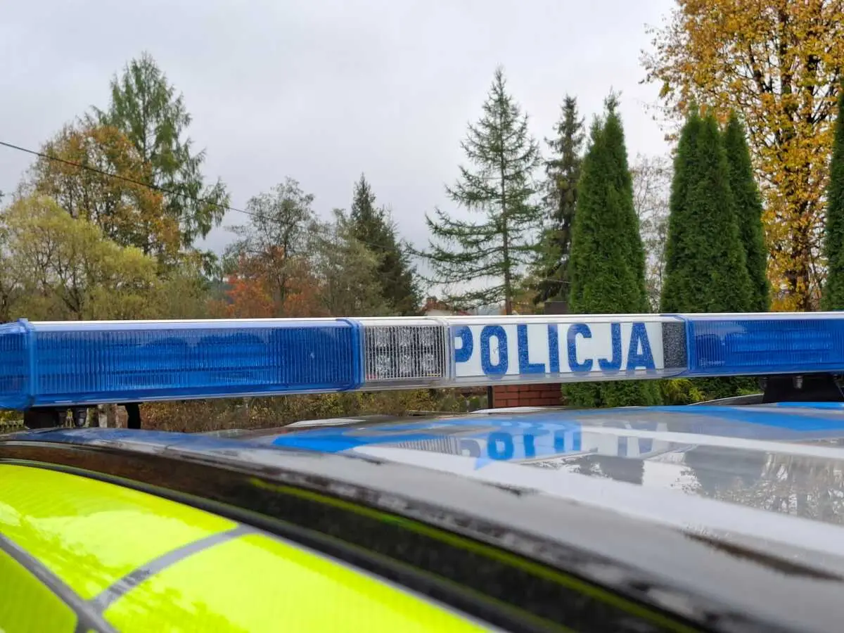 Zatrzymano kierowcę Mercedesa za jazdę bez świateł i niemal 3 promile alkoholu