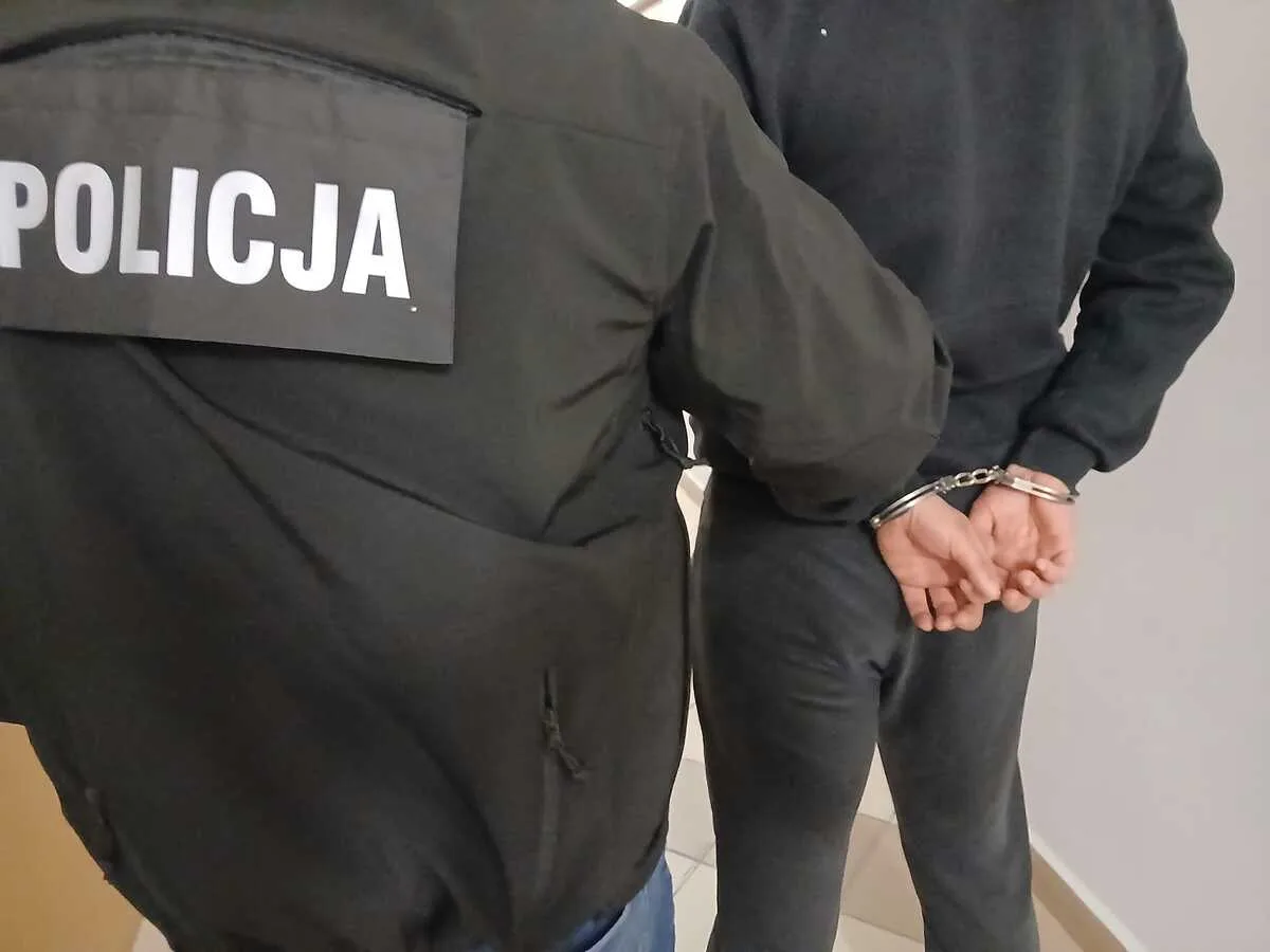 Zatrzymany mężczyzna poszukiwany dwoma listami gończymi