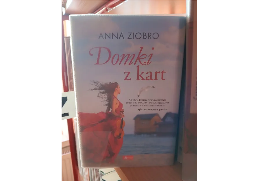 Nowość w bibliotece: „Domki z kart” Anny Ziobro